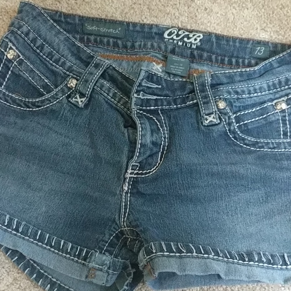 Jean shorts- sewn in details!